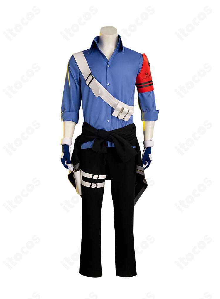 伊織順平コスプレ衣装の正面アップ。月光館学園エンブレムと腕章配置を忠実に再現。