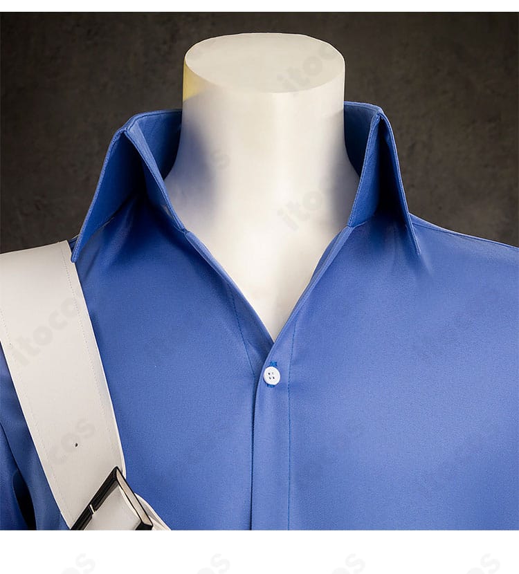 襟元ディテール。シャツとコートの重なり、襟の角度と留め具のデザイン。