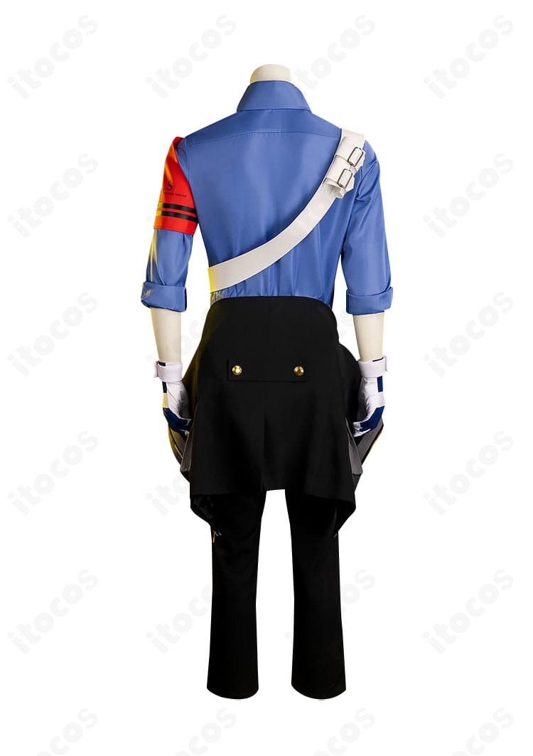 伊織順平コスプレ衣装の背面。コートのラインとベルト取り回し、裾のシルエットを確認。