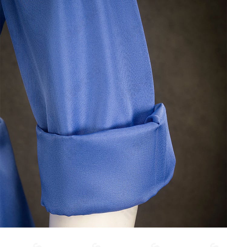 袖のアクセント部分。カフスの形状とステッチの走りを見せるディテール。