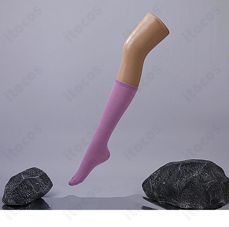 靴下の装飾ディテール。足元まで統一感を持たせたコーディネート