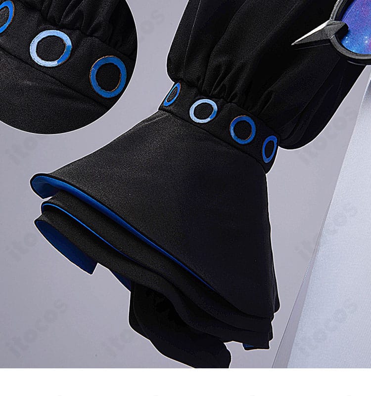 右袖口の装飾アップ。カフスの形状と金具の質感が分かるクローズアップ