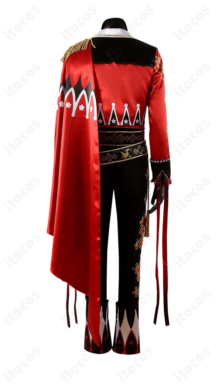 エース・トラッポラ プレイフル・ドレス背面。マントのボリュームと背面装飾の配置が分かる高再現ショット。