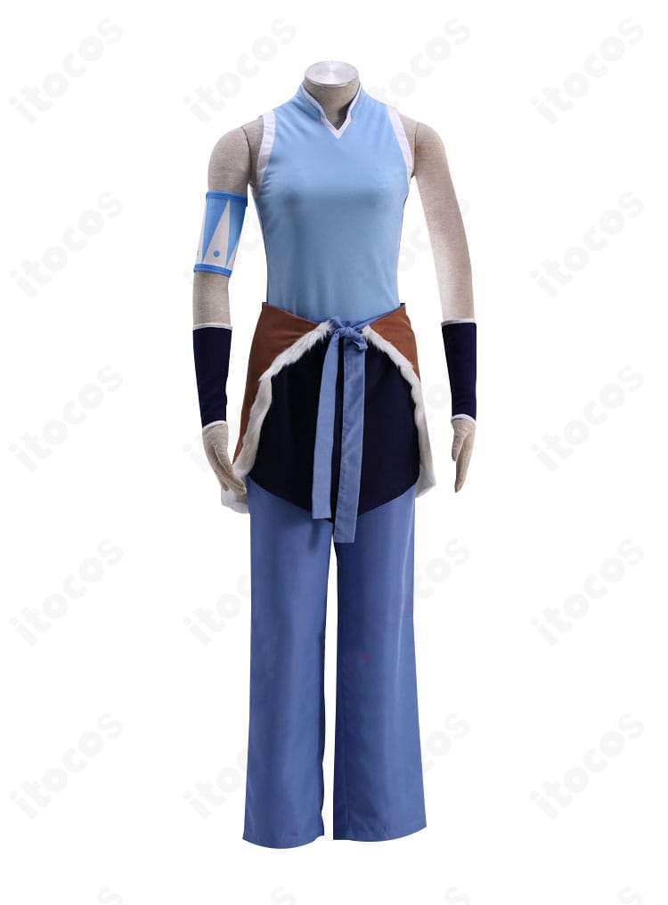 コーラ衣装の正面全景。鮮やかな配色と直線的なラインが映えるデザインで、撮影に強い発色が特徴。