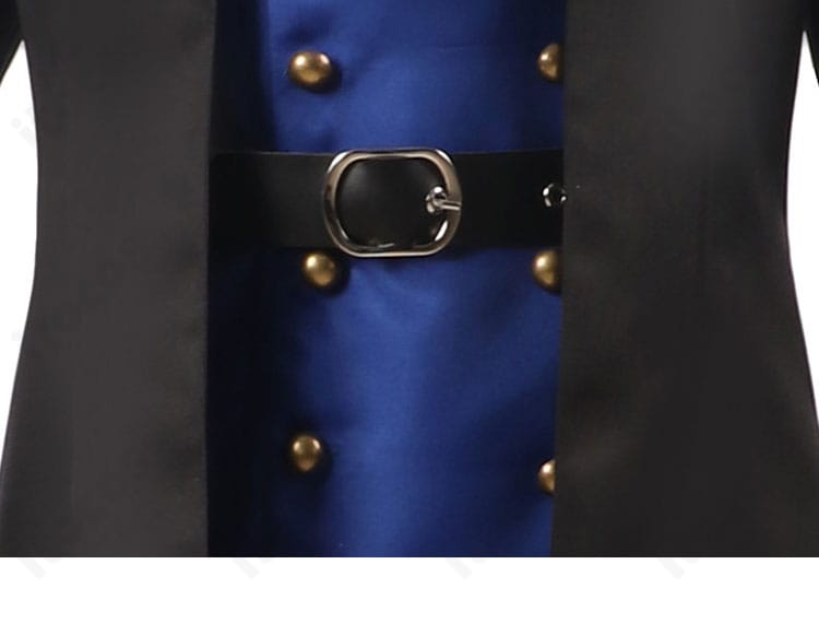 ONE PIECE サボ衣装の腰ベルト。バックルやステッチの質感、コートとのレイヤー感がわかる近接画像。