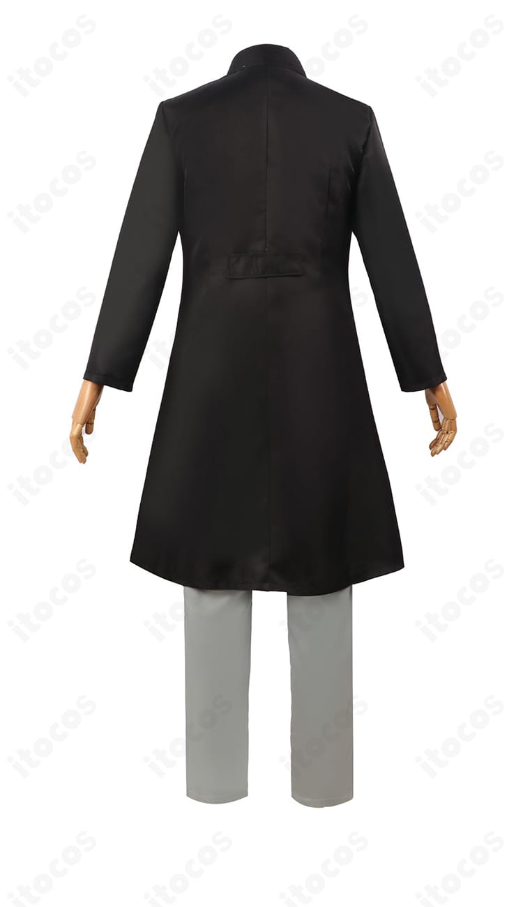 ONE PIECE サボ衣装の背面。コートの後ろ姿のライン、裾の広がり、ベルト位置のバランスを確認。