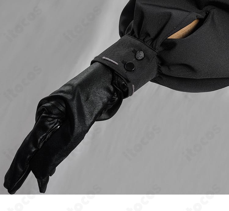 マティアス・チェルニン衣装 右手用グローブのクローズアップ。装飾の造形と素材の艶感に焦点を当てた画像。