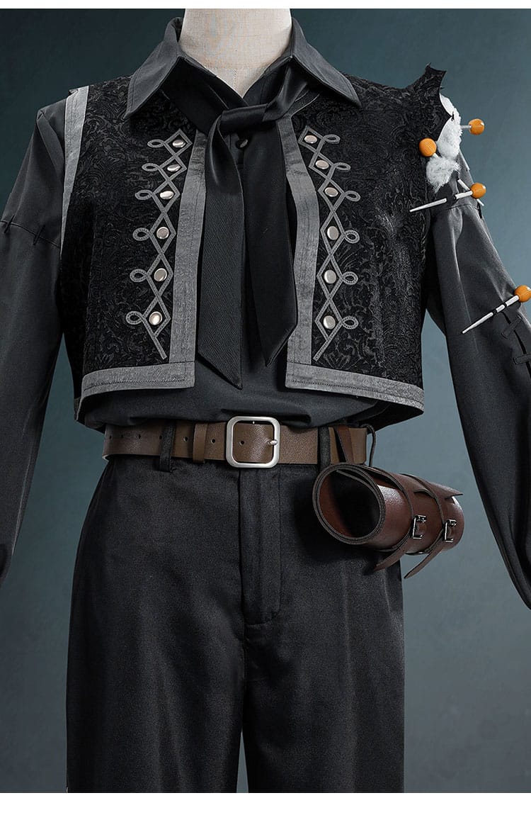 第五人格 コスプレ衣装の襟元ディテール。シャツの襟とタイ結び、縫製の整いを強調したクローズアップ。