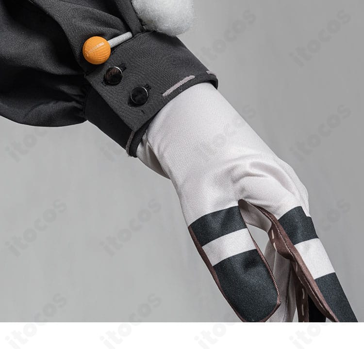 マティアス・チェルニン衣装 左手用グローブのディテール。対称性とステッチの整いを示すアップ。