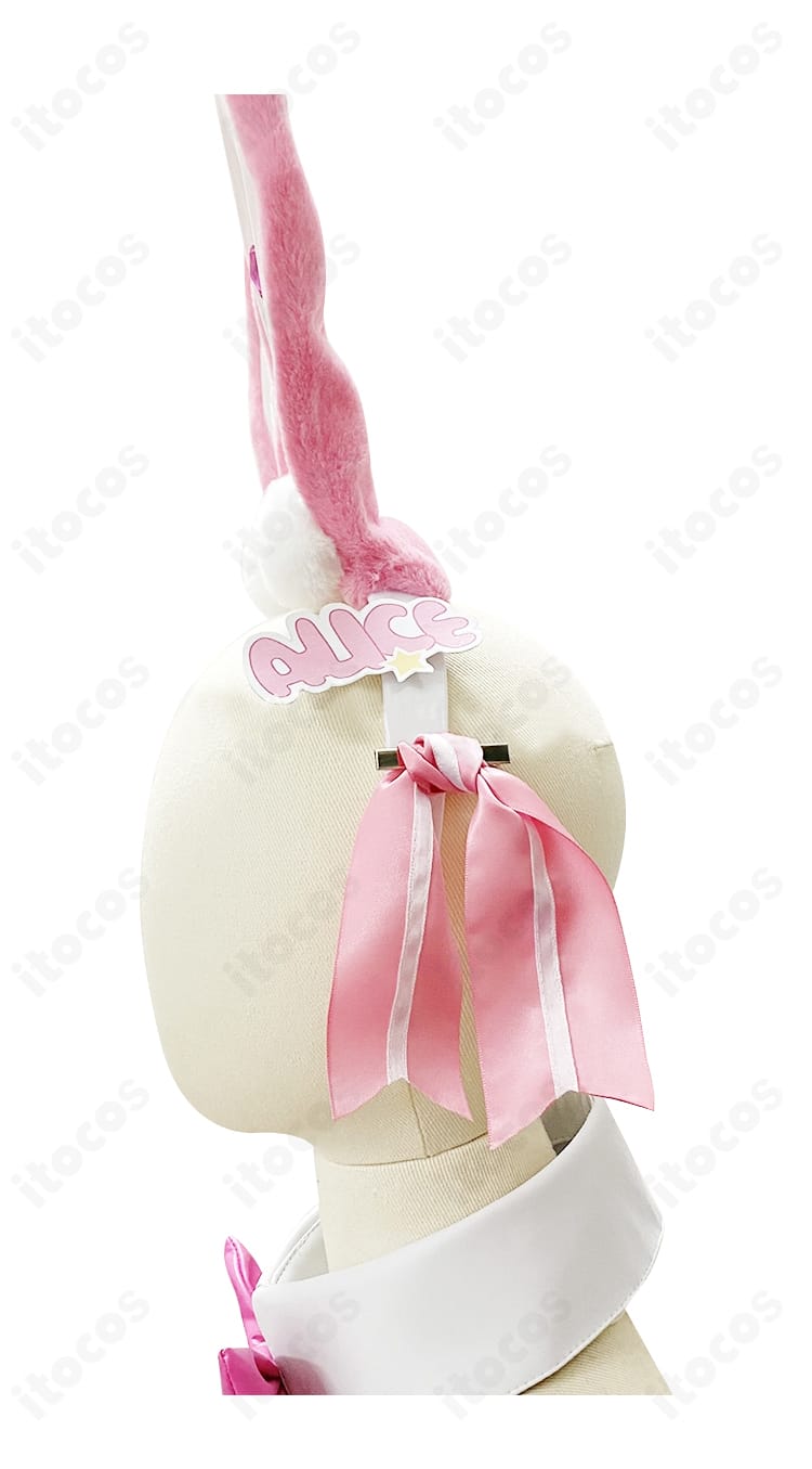 アリス ワンダーランドバニーのヘアピンと兎耳カチューシャ装飾の詳細。装着部と意匠を示すアップ画像