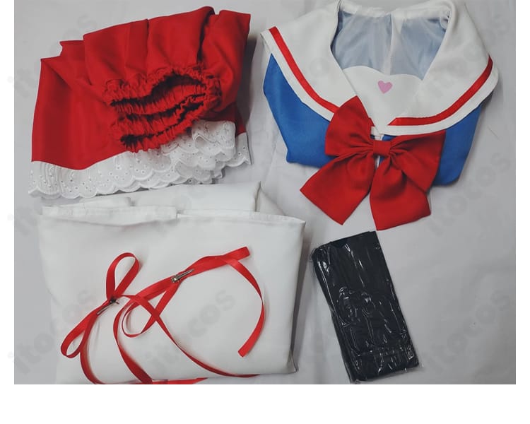 階堂真紅 コスプレ 衣装セット一式。コート・スカート・トップス・スカーフ・靴下・髪飾りを並べた構成写真。