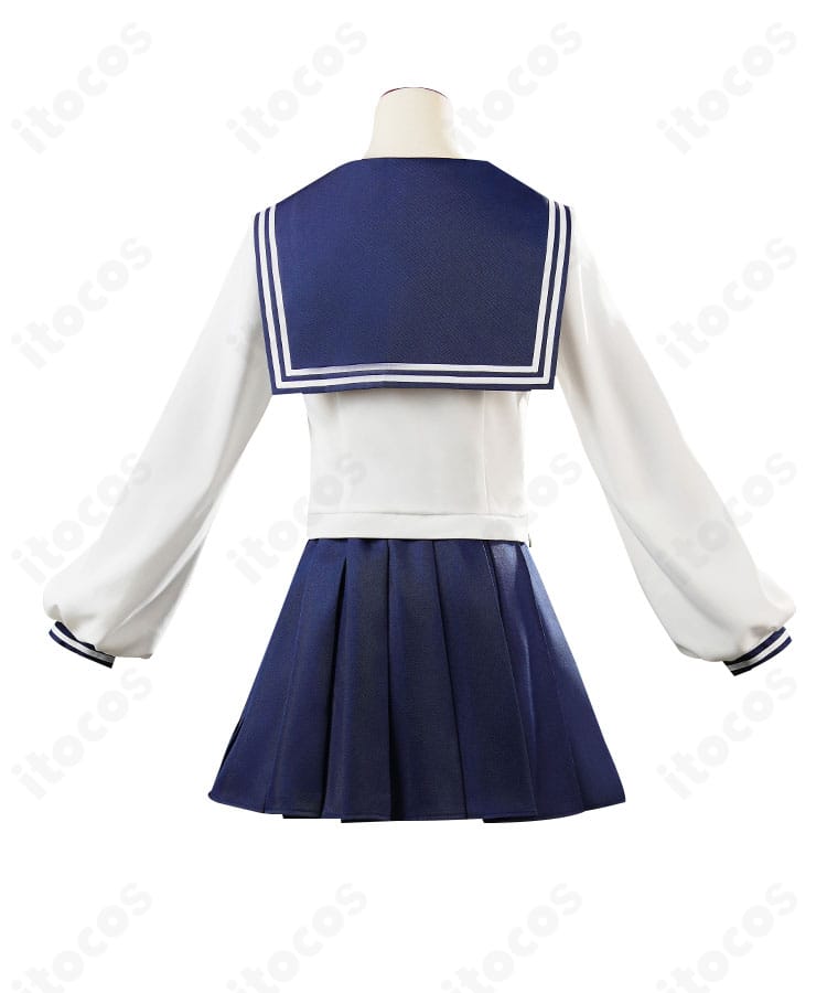 コスプレ衣装の背面全体。後ろファスナーとスカートのライン、裾の落ち感を確認できるカット。