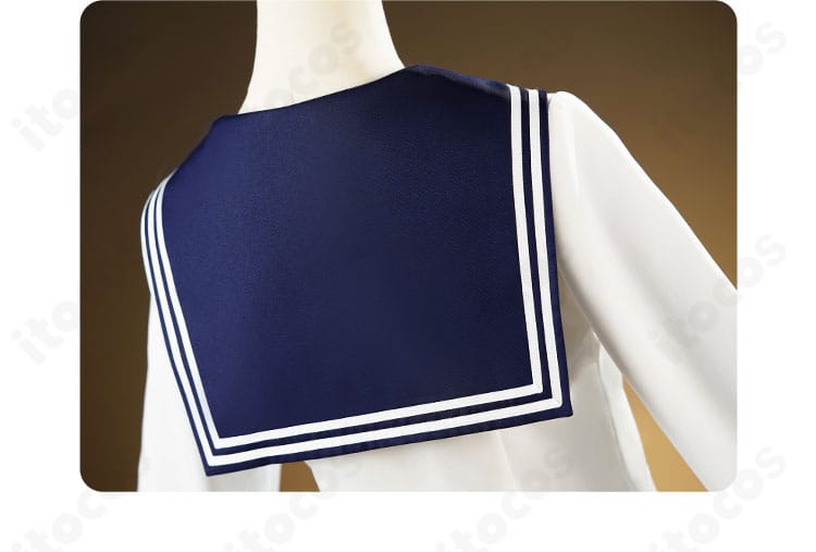 披肩（セーラーカラー）後ろ側の装飾アップ。背面のライン取りとヨークの形状が分かる。