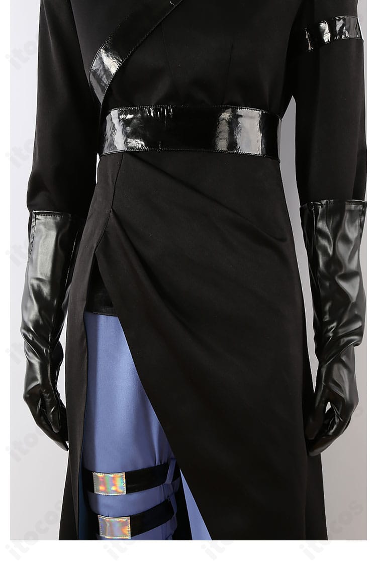 腰部ディテール。ベルト位置やバックル形状、アクセサリーの配置でイヴァンらしさを再現。