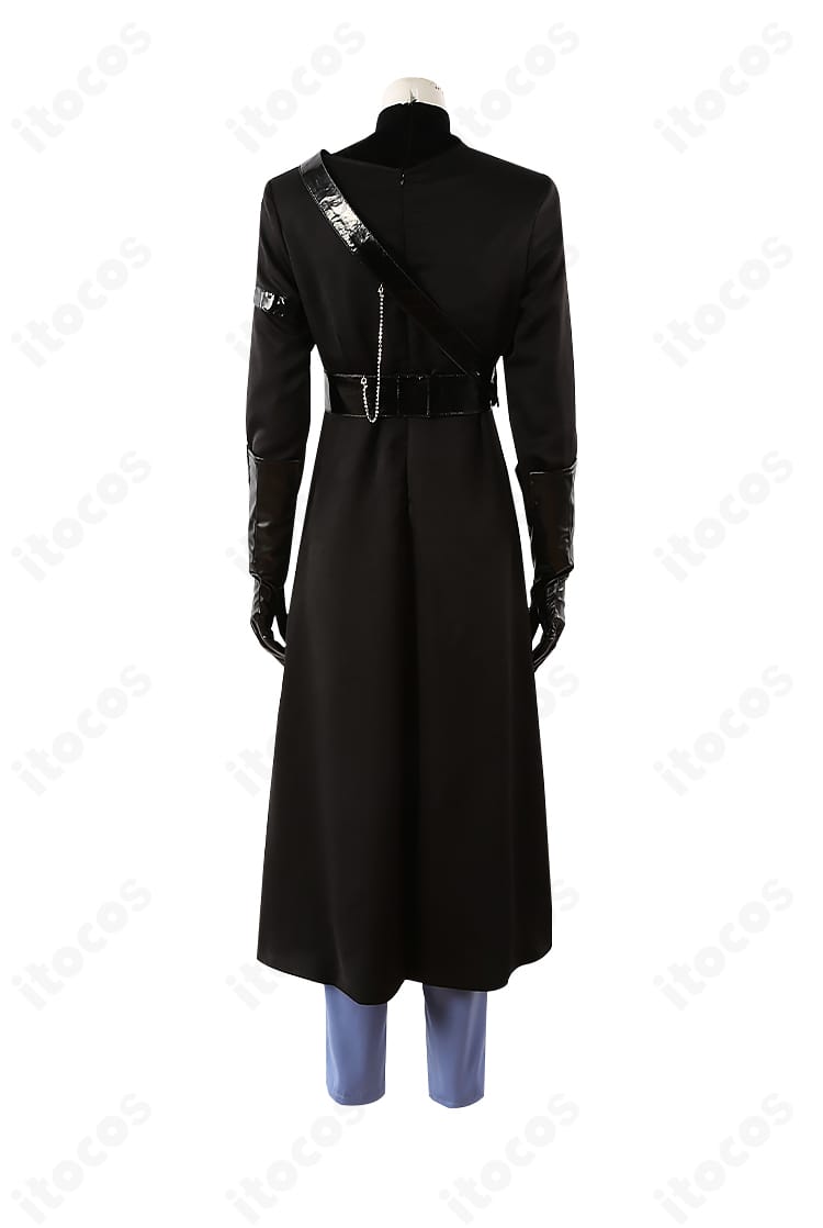 イヴァン衣装の背面全体。背中心のライン取りと裾のバランス、後ろ姿の再現性が分かる画像。