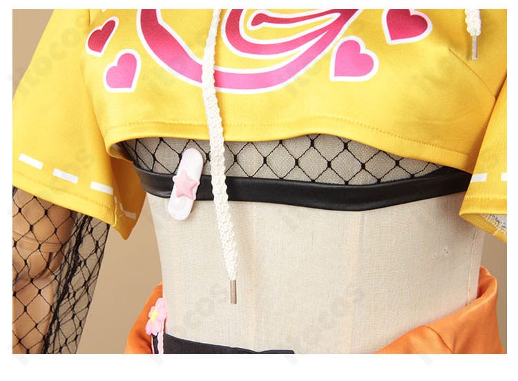 スカート（裾）装飾のディテール。外套裾のトリムと装飾配置