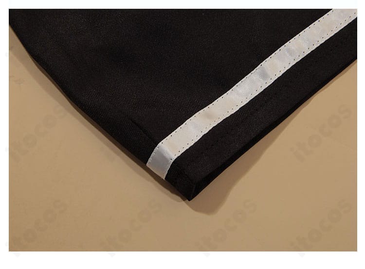 パンツのレッグ部分装飾ディテール。裾の意匠とライン