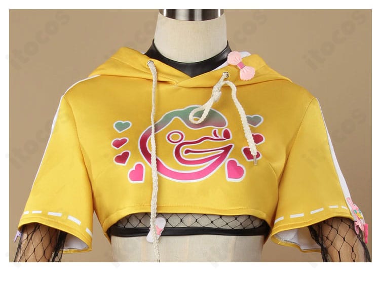 トップス正面の装飾ディテール。花飾りと紐飾りを含むウィラ・ナイエル衣装の設計