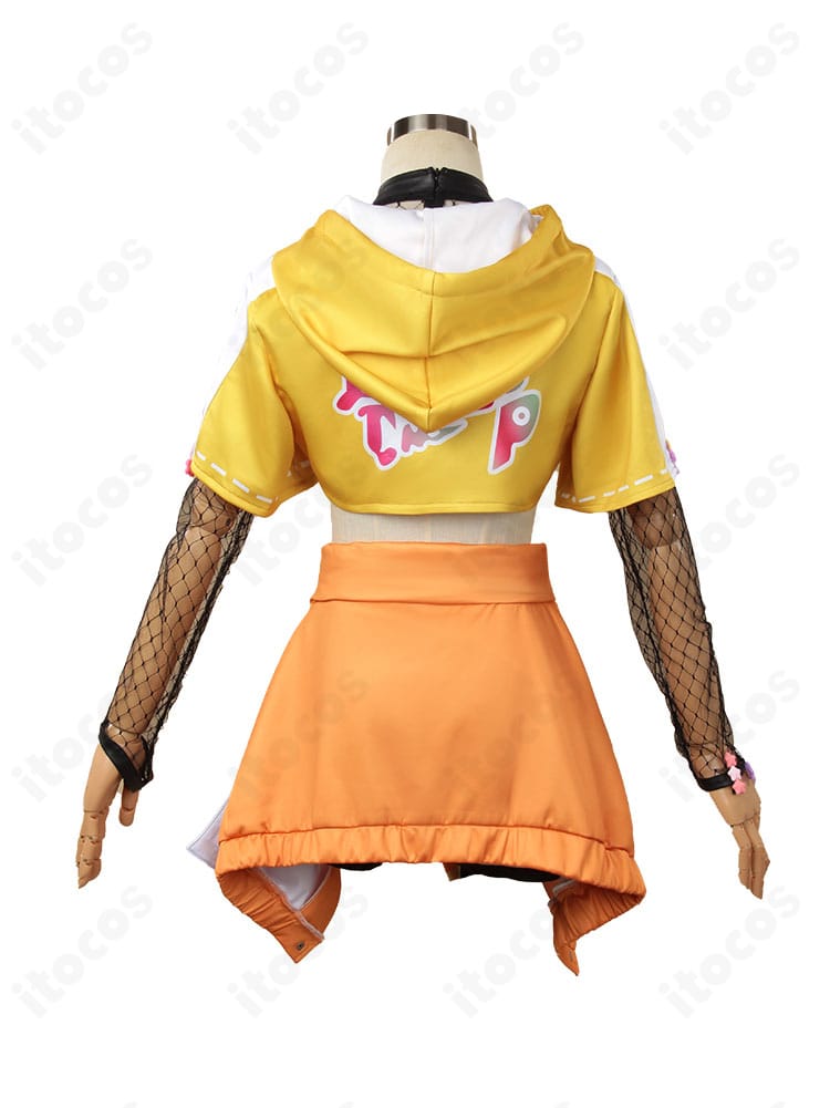 第五人格 調香師B.Duck「Buffy」コスプレ衣装の背面。フレアの出方と背面装飾を確認できる写真