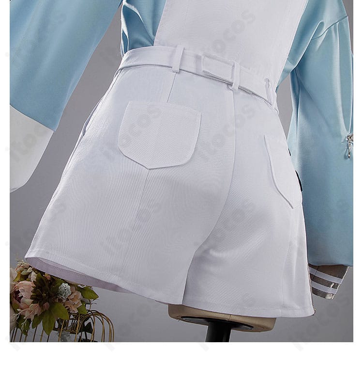 パンツ背面の装飾。ヒップ周りのデザインとステッチの走りを確認可能。