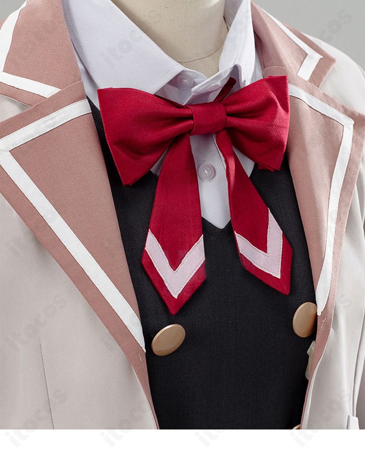 蝶ネクタイ装飾の拡大画像。結び目の立体感と中心パーツの質感が伝わり、キャラクターらしさを強調。