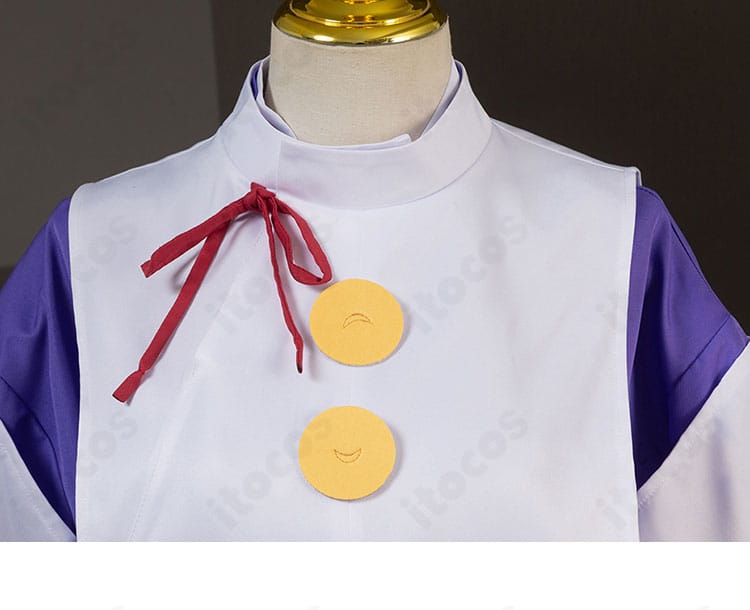 北条時行コスプレ衣装の襟元と赤い紐飾りアップ。縁取りと装飾の精緻さが見える。