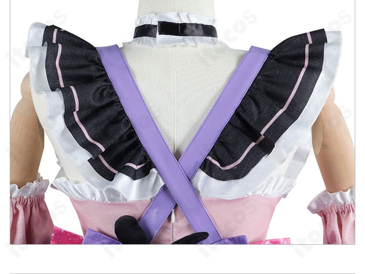 サスペンダー風アクセントの細部。金具とテープの取り回しが分かるディテール