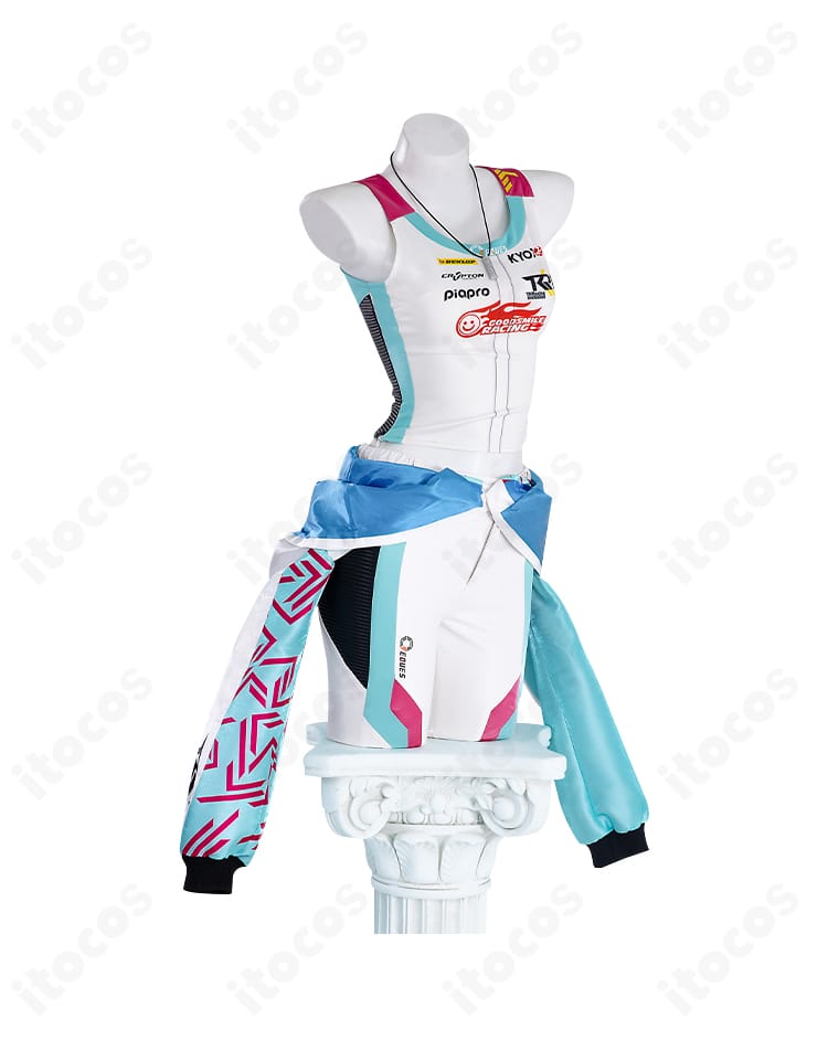 レーシングミク KYOJO CUP 2024 Ver. 衣装の装飾と配色ディテール。縁取りやパーツ配置がわかる近接ショット。