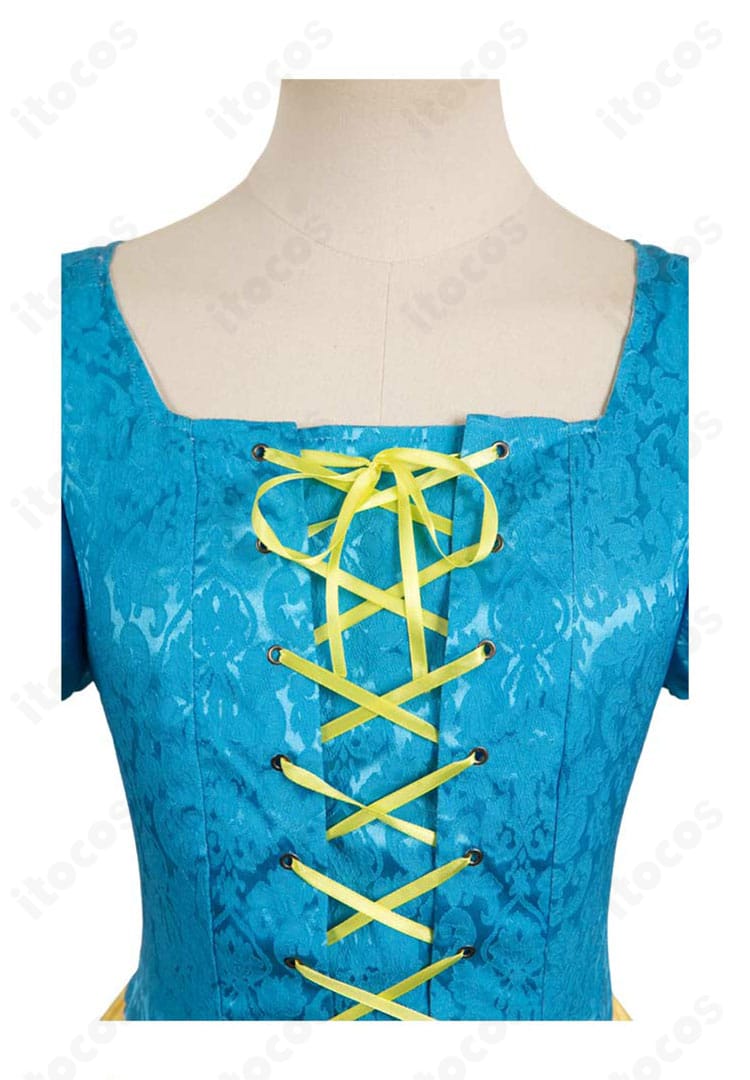 白雪姫クラシックドレスの襟元ディテール。門襟とひも装飾の近接画像で精緻な作りを表現。