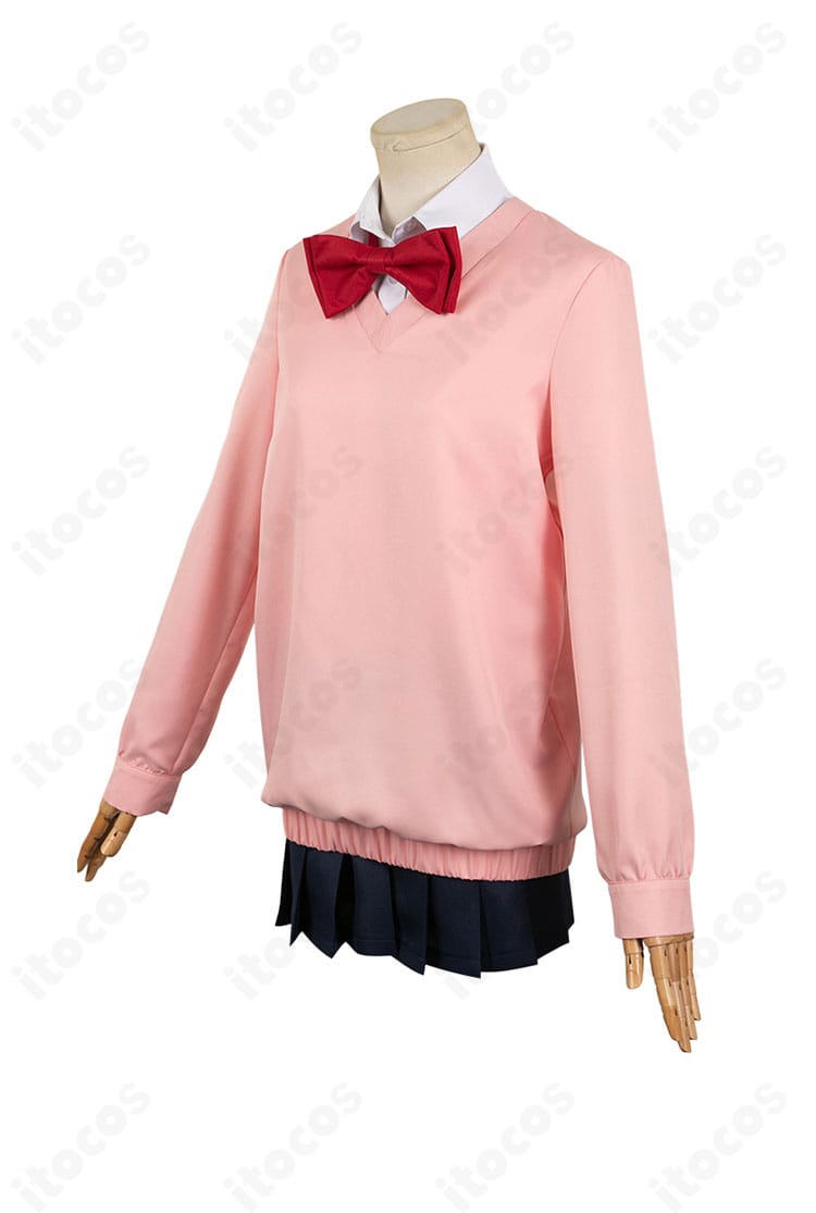 ダンダダン 綾瀬桃コスプレ衣装・左側面。スカートの落ち感とラインを別角度で確認