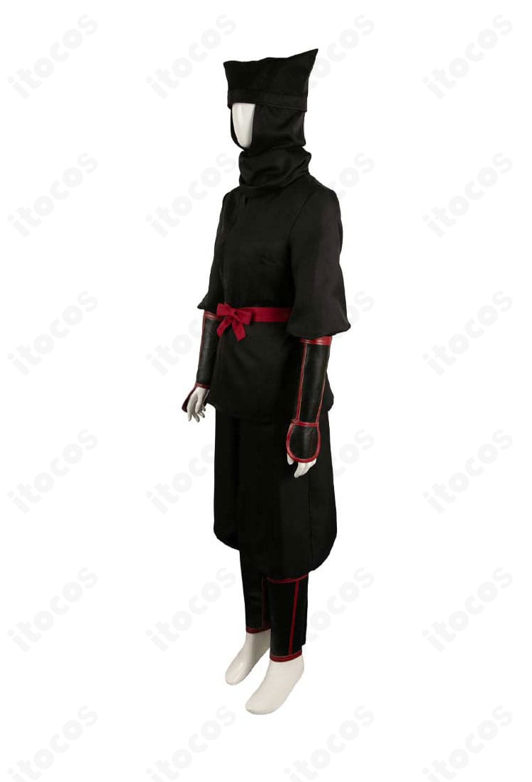 ダンジョン飯 イヅツミ コスプレ衣装の側面。体のラインとレッグカバー、尻尾の自然なカーブが分かるシルエット写真。