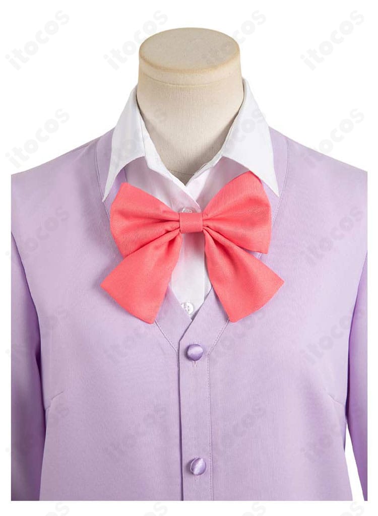 『君に届け』胡桃沢梅 コスプレ スカーフ結び目のアップ。結びやすく形が決まる仕様で印象を引き締めるディテール。