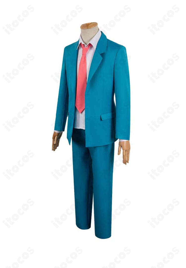 左側面。コートのラインとパンツのストレートシルエット、肩から腕にかけての落ち感を示すカット。