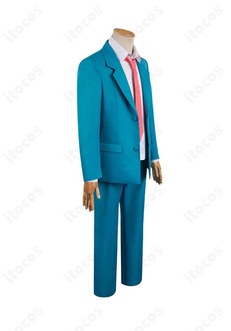 右側面。サイドのフィット感と裾の長さ、ネクタイの見え方を捉えたディテール写真。