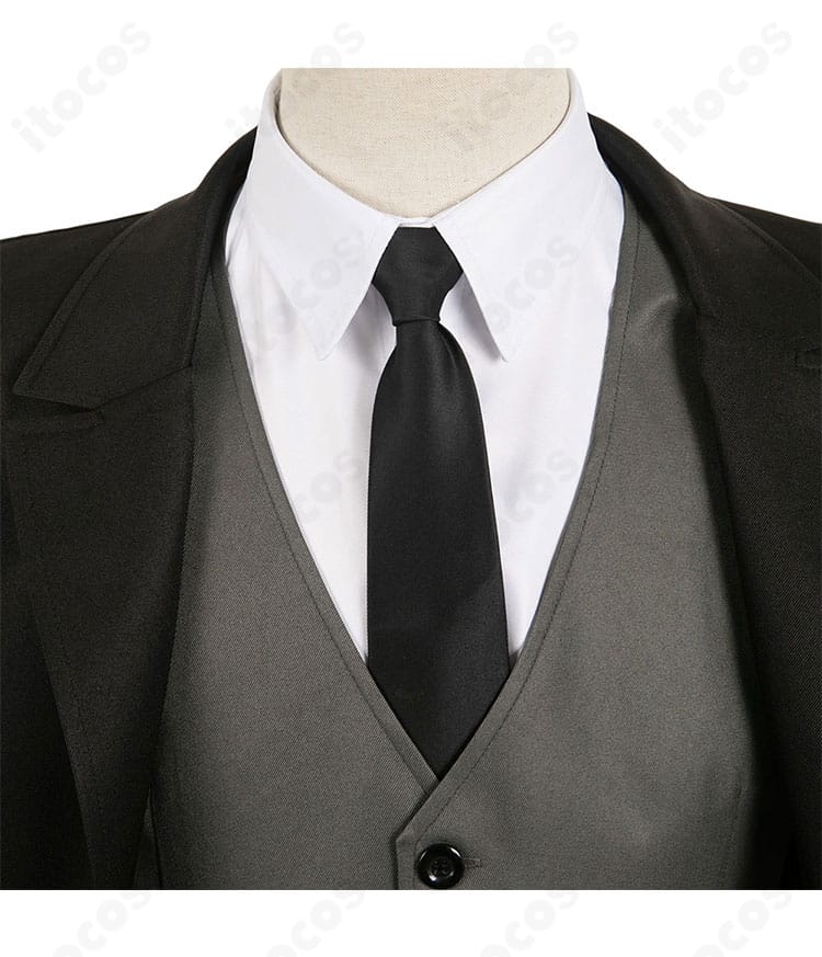 『合コンに行ったら女がいなかった話』蘇芳 コスプレ衣装の襟元とネクタイのディテール。Vゾーンのバランスを強調したアップ。