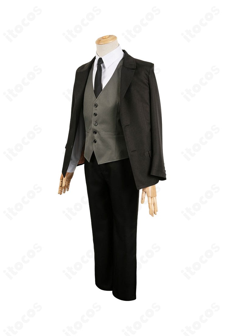 『合コンに行ったら女がいなかった話』蘇芳 コスプレ衣装の左側面。ジャケットのラインとパンツの落ち感が分かる全身画像。