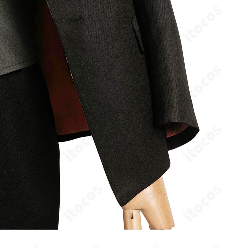 『合コンに行ったら女がいなかった話』蘇芳 コスプレ衣装の裾部ディテール。縫製の仕上げとライン取りを示す写真。