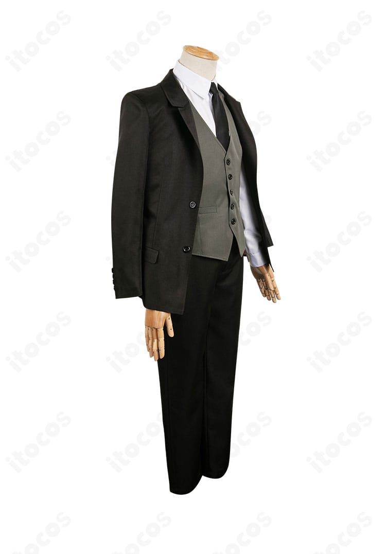 『合コンに行ったら女がいなかった話』蘇芳 コスプレ衣装の右側面。袖付けと肩ラインの端正なシルエットを確認できる写真。