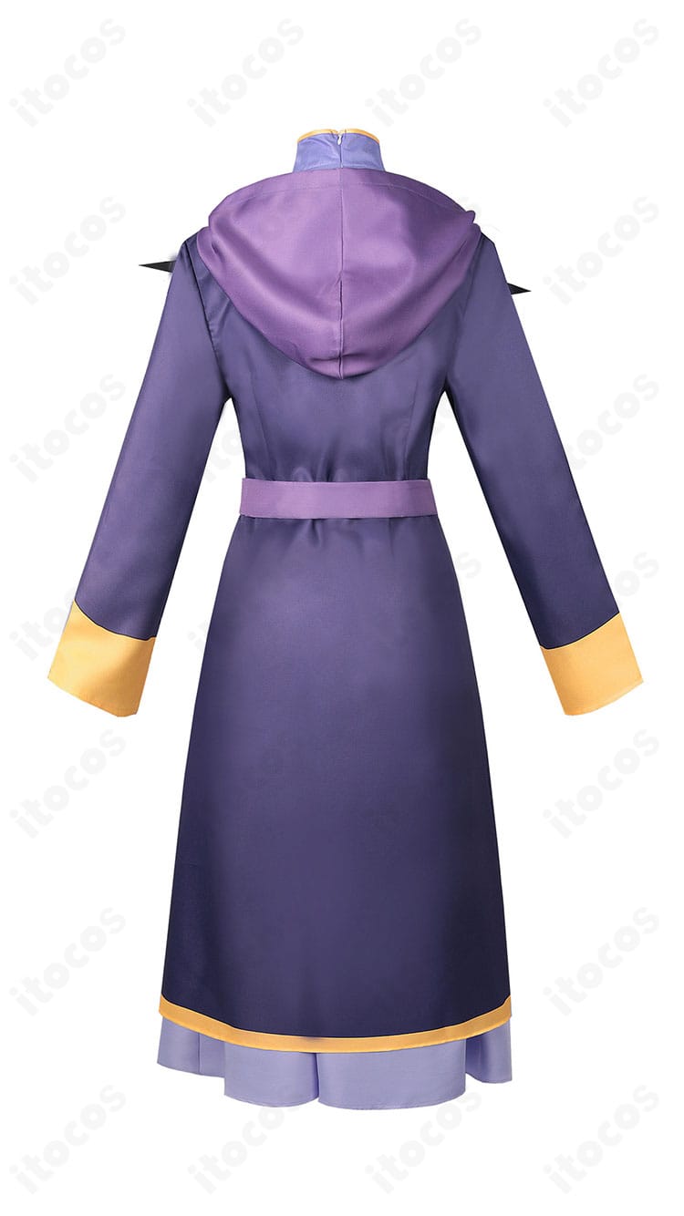 背面のウィズ衣装。背中の切り替えと裾デザイン、シワの出にくい構造を示すディテール。