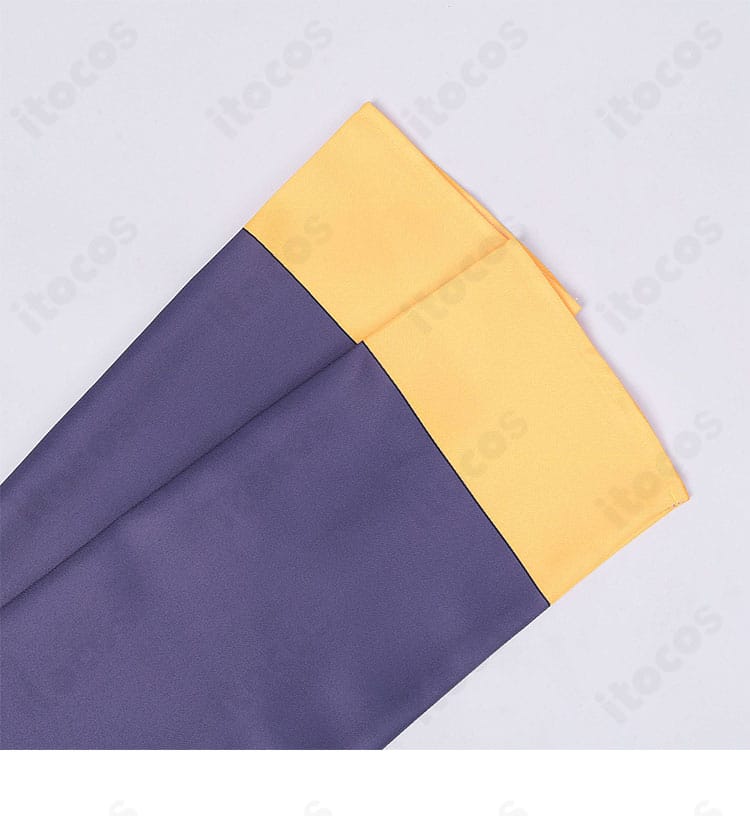 袖口の装飾詳細。カフス部分の立体感とステッチの整いを示すアップ。