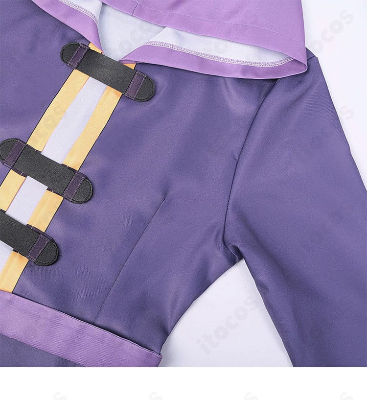 袖の装飾アップ。袖口ラインと装飾パーツの質感、色味のコントラストを強調。