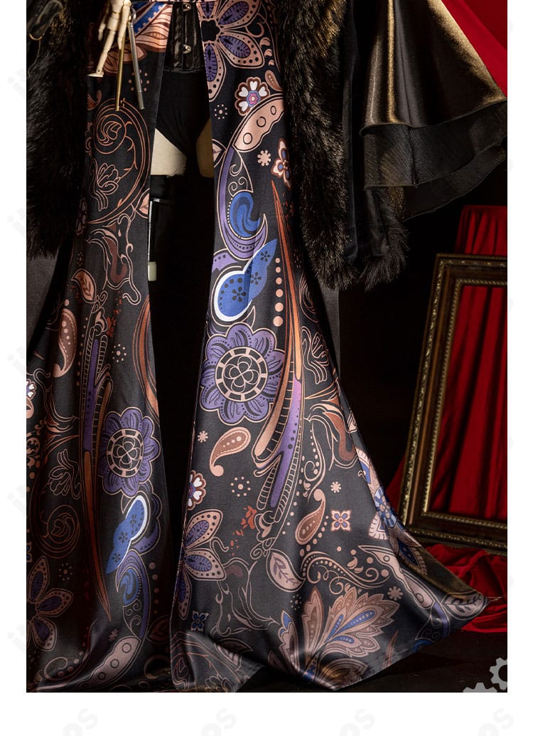 スカート裾の装飾に焦点。レースとトリムが映えるディテール