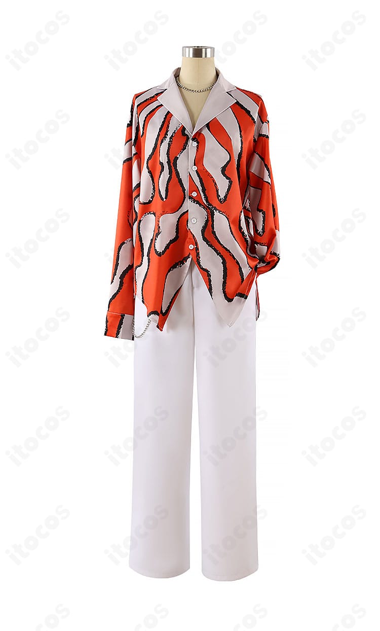 カリスマ 草薙理解 コスプレ衣装の正面全身画像。シャツとズボンのシルエット、ネックレスの配置が分かる撮影。