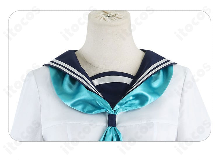 襟と蝶ネクタイ風装飾のアップ。縁取りと結び目の造形、ステッチの整いを強調。