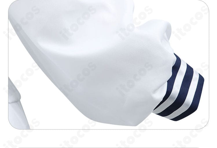 袖の装飾ディテール。カフスの縁取りと装飾ラインの仕上がりを見せる。