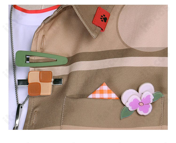 エイプリルフールver.の前胸ポケットと襟の装飾をクローズアップしたディテール画像