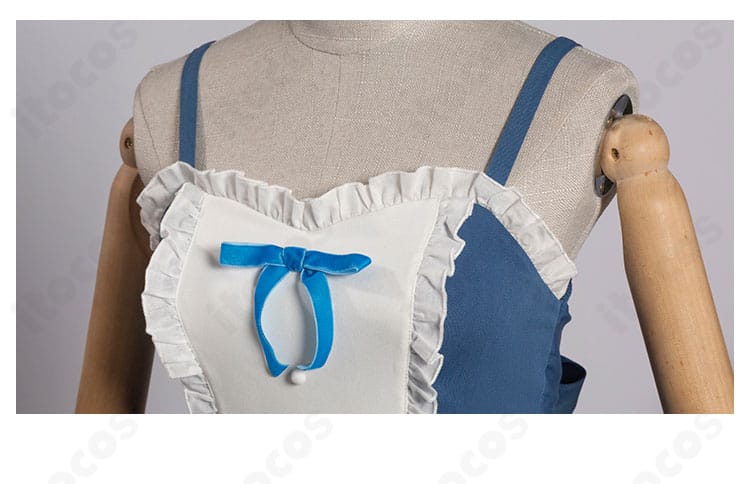 ワンピースの襟元ディテール。小鳥遊六花の世界観を表す繊細な装飾のアップ画像