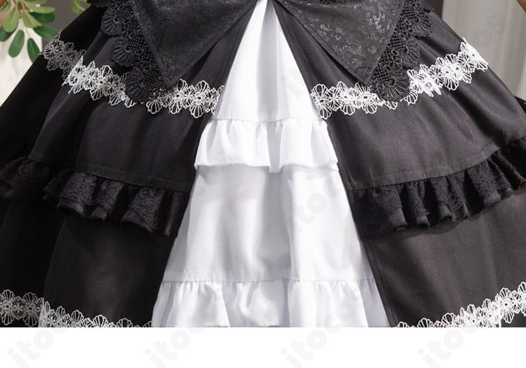 時崎狂三 コスプレ衣装のスカート装飾ディテール。フリル層と赤ラインのコントラストが映える画像