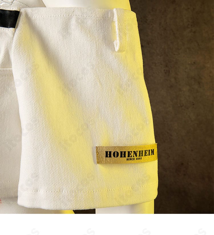 袖の装飾アップ。A.B.Aコスプレ衣装の袖口デザインと縁取りが分かる画像