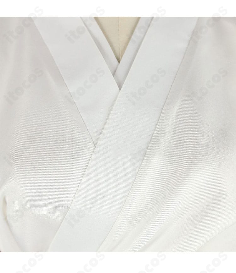 亜也子コスプレ衣装の襟元ディテール。細かな刺繍と華やかな装飾が上半身の印象を引き立てる。